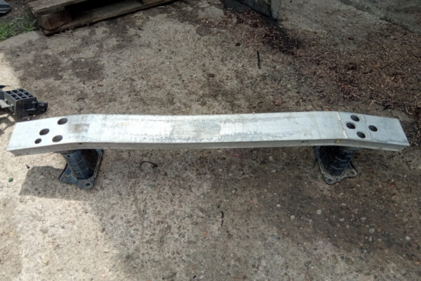 Armatura bara fata Lexus IS250