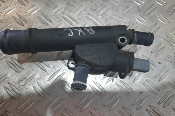 Carcasa termostat/distribuitor apa cod 038121132D BKC/BKD VW/Audi/Skoda/Seat  [VAG]