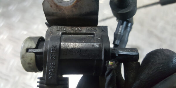 Electrovalva / Supapa vacuum cu conducta 2.0 TDi cod 1K0906283A cod motor BMM VW/Audi/Skoda/Seat [VAG]