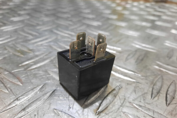 Releu pompa decapotare cod ACB13221