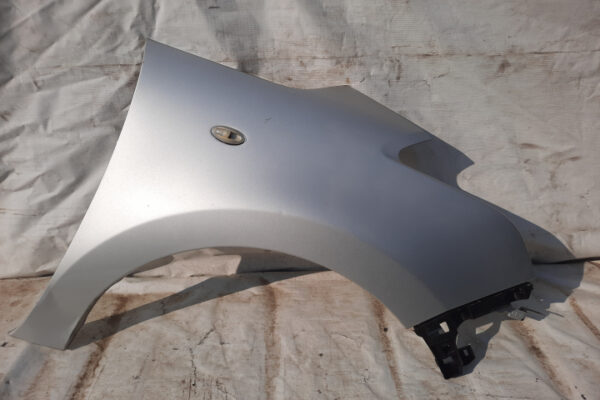 Aripa dreapta fata Citroen C3 Picasso (argintiu)
