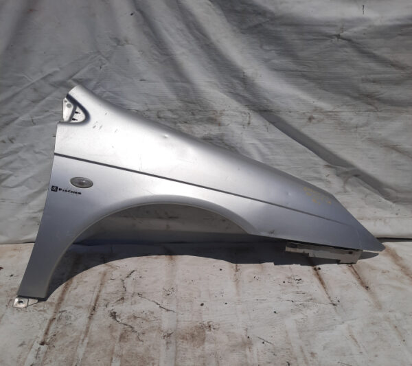 Aripa dreapta fata Citroen C5 2003 (argintiu)