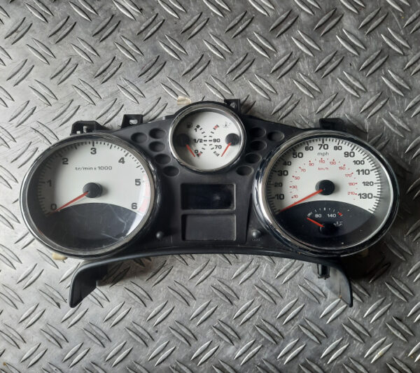 Ceasuri bord Peugeot 207 /9662905180 [UK]