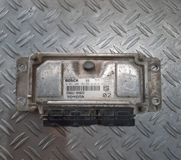 Calculator motor ECU Peugeot 107 1.0 benzina cod 896610H022