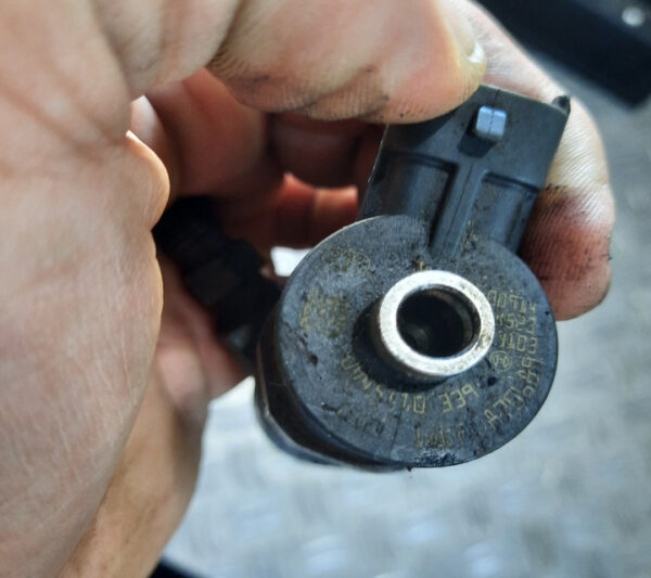 Injector Peugeot 207 1.4 HDi cod motor 8HR cod 0445110339