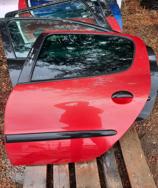 Usa stanga spate  Peugeot 206 Sedan (rosu)