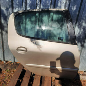 20220928-151817-jpg-uniq-id-6335bc65b5720-1.jpg Usa dreapta spate Peugeot 206 Sedan (auriu)