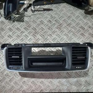 20221006-131358-jpg-uniq-id-6343e193a8c34.jpg Grile bord AC Peugeot 508 an 2011