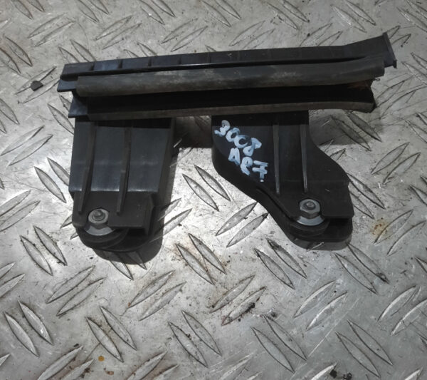 Sina geam dreapta fata Peugeot 3008
