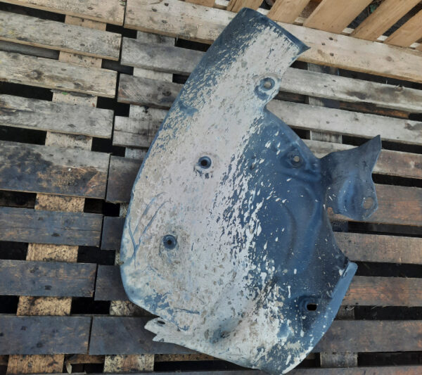 Carenaj roata dreapta fata (spre usa) Renault Megane 3