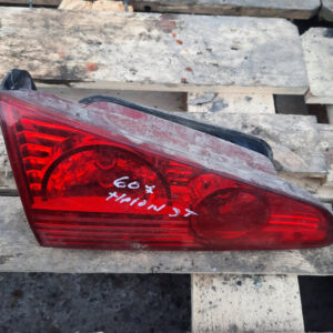 Tripla lampa stop stanga pe haion Peugeot 607 an 2007 Facelift
