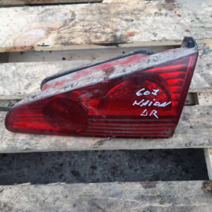 Tripla lampa stop dreapta pe haion Peugeot 607 an 2007 Facelift