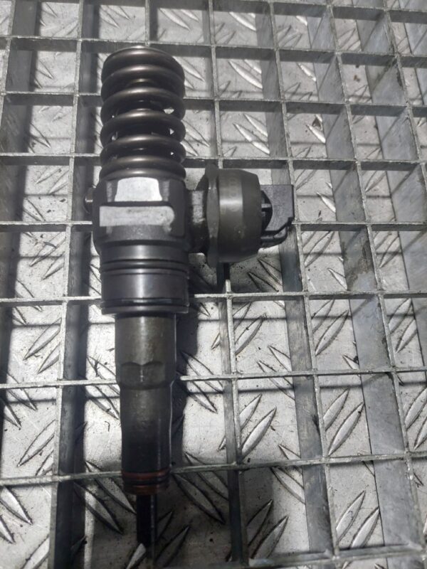 Injector Volkswagen Eos 0414-720312 038130073BQ 2.0 TDi 140cp BMM