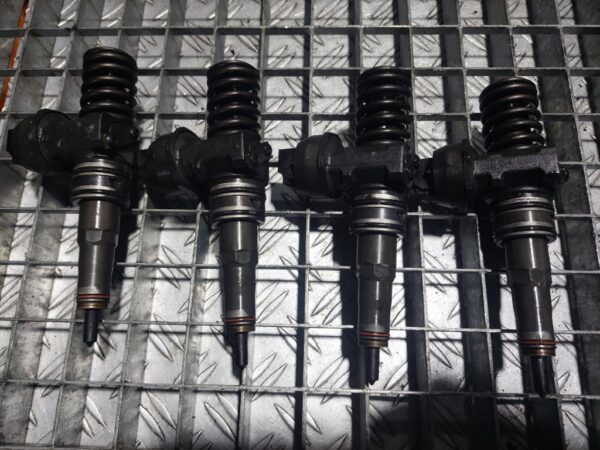 Injector 2.0 TDi cod 038130073BQ 0414720312 cod motor BMM