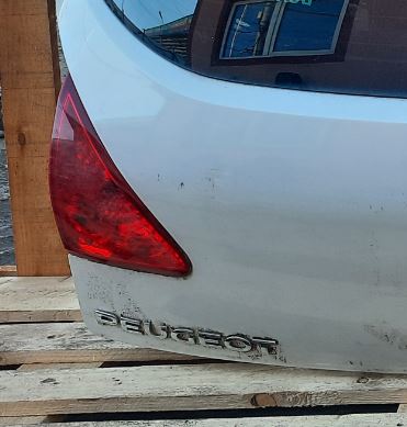 Tripla lampa stop stanga haion Peugeot 3008 an 2011