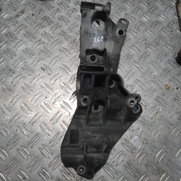 Suport alternator accesorii 8200669495 1.5 DCi Renault Grand Scenic 3