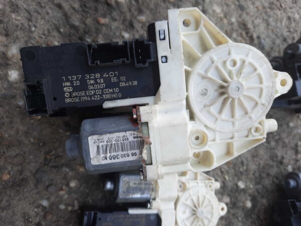Motoras macara geam stanga fata 1137328401 Peugeot 407