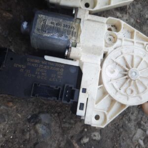 Motoras macara geam dreapta fata 9663036380 / 1137328402 Peugeot 407