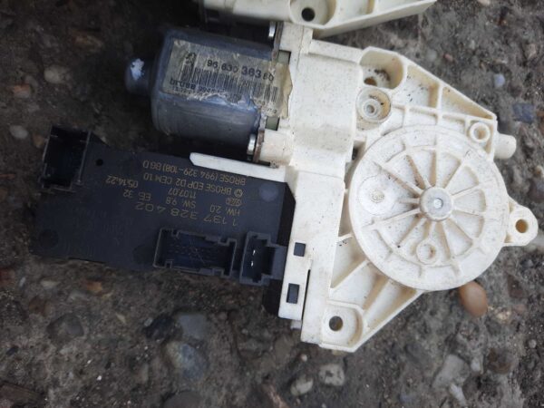 Motoras macara geam dreapta fata 9663036380 / 1137328402 Peugeot 407