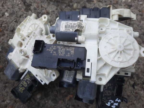 Motoras macara geam dreapta fata 9646594480 / 1137328127 Peugeot 407