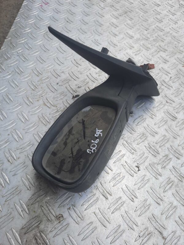 Oglinda stanga Peugeot 306 an 2001 (argintiu)