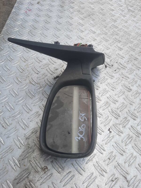 Oglinda stanga Peugeot 306 an 2001 (argintiu)