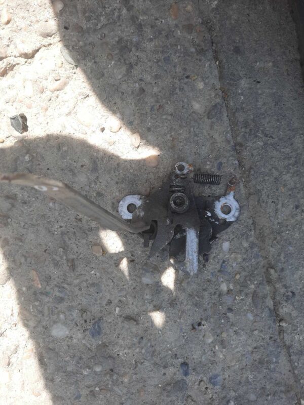 Broasca inchidere capota 9654506080 Citroen C4 Picasso an 2009