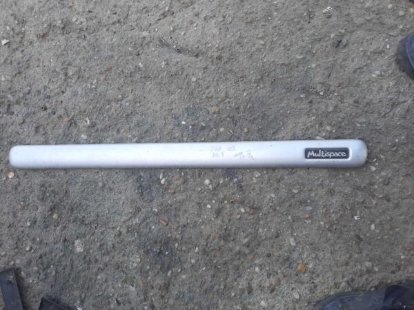 Bandou usa dreapta fata Peugeot Partner Multispace 2009