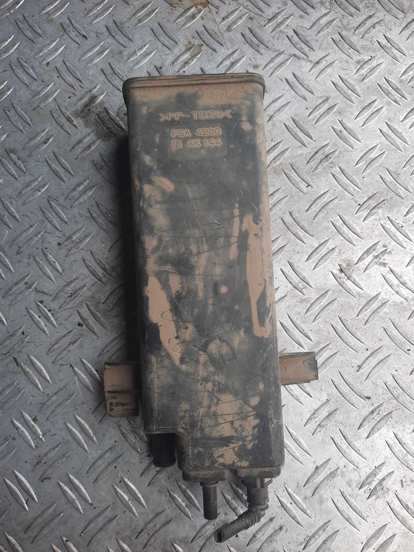 Carcasa Filtru Carbon Canistra PSA 4200 Peugeot Citroen Din carcasa-filtru-carbon-canistra-psa-4200-peugeot-citroen-din
