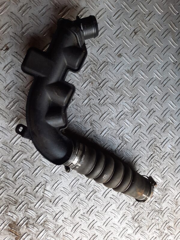 Furtun turbo sau Conducta intercooler PSA 1.6 benzina turbo THP cod 9659145580