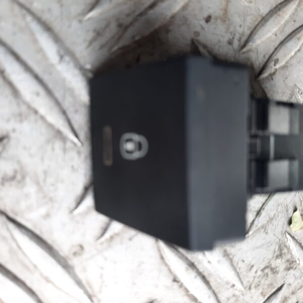 20230919_135414 Buton inchidere usi 96661783ZE Peugeot 508