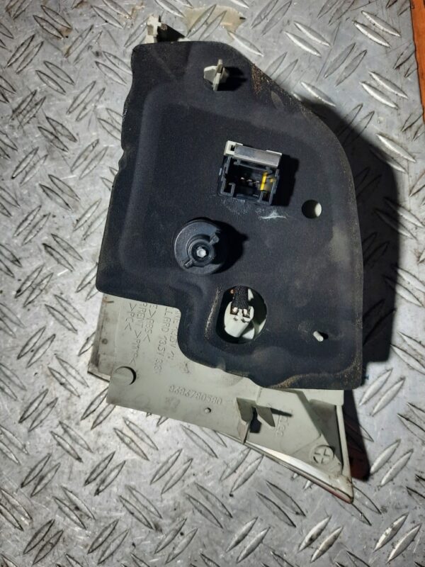 Stop stanga pe haion Peugeot 508 SW cod 9686780580