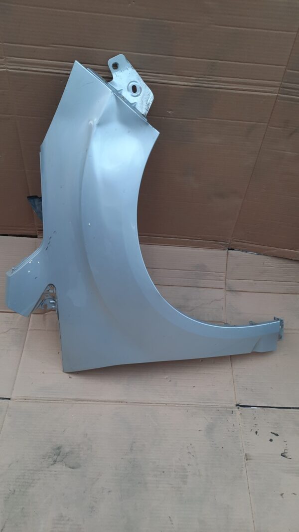 Aripa stanga avariata Ford C Max an 2012 culoare gri