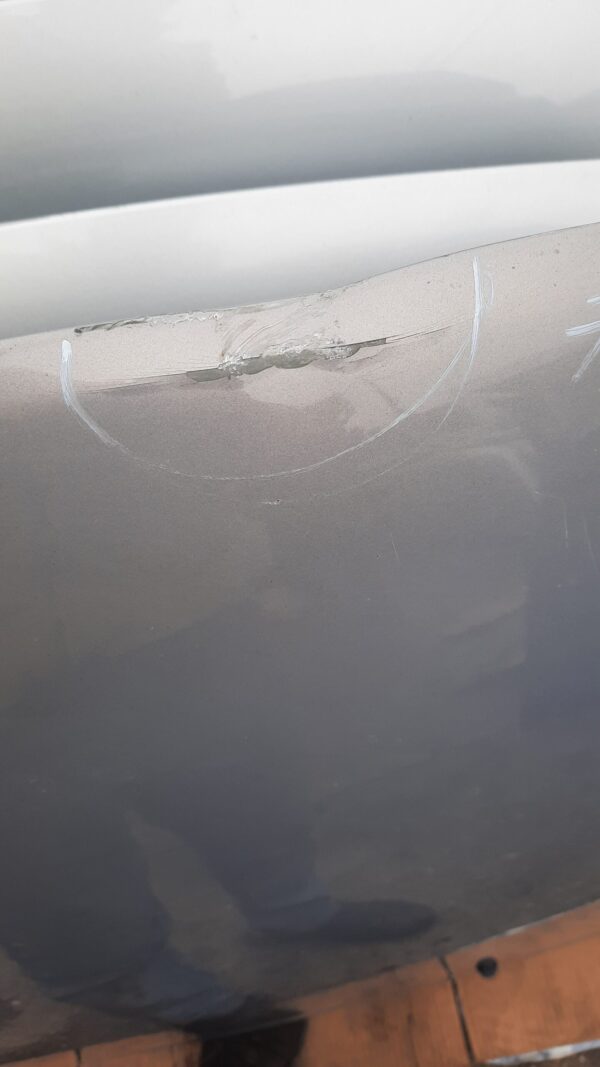 Capota motor Ford focus 3 an 2012 mic defect incercuit in poza