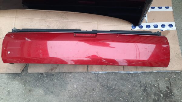Haion inferior Peugeot 3008 culoare rosu an 2013