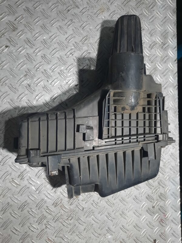 Carcasa Filtru aer Peugeot 807 , 607 , Citroen c5 , c8 , 2.2 hdi cod 9629040380 4HT