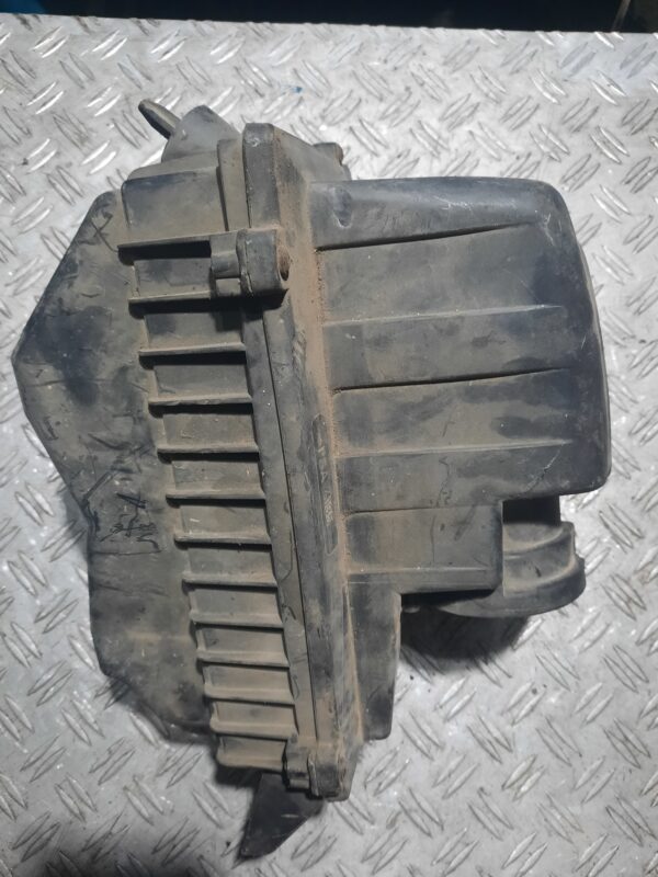 Carcasa filtru aer Peugeot 306 2.0 hdi cod PSA4135 cod motor RHY 90 CP