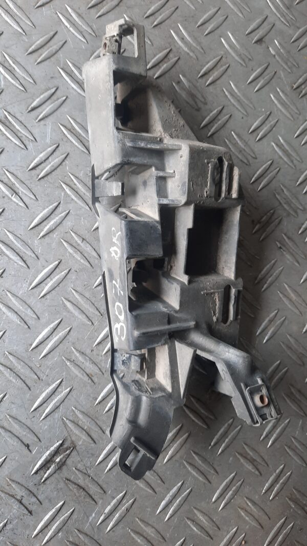 Suport aripa bara Peugeot 307 facelift an 2007 dreapta cod 9653427080