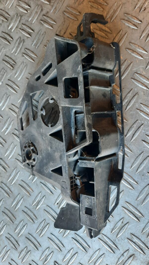 Suport bara stanga fata Peugeot 3008 cod 9684022080