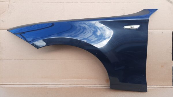 Aripa stanga fata culoare negru BMW seria 1 118 motor 2.0D N47 an 2008 Facelift