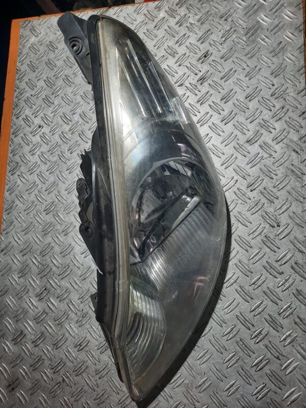 far stanga hyundai Amica an 2006 cod 02A011A00