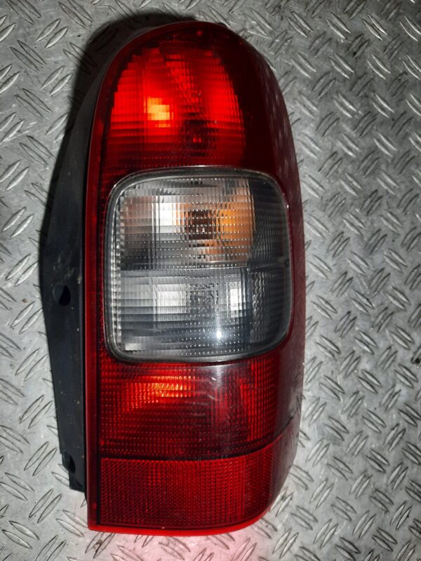 Tripla stop frana dreapta spate Opel Sintra cod 10432602 10432600