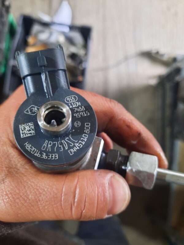 Injector Dacia Renault  Nissan Mercedes Euro 6 BlueDCI cod 0445110800 Bosch
