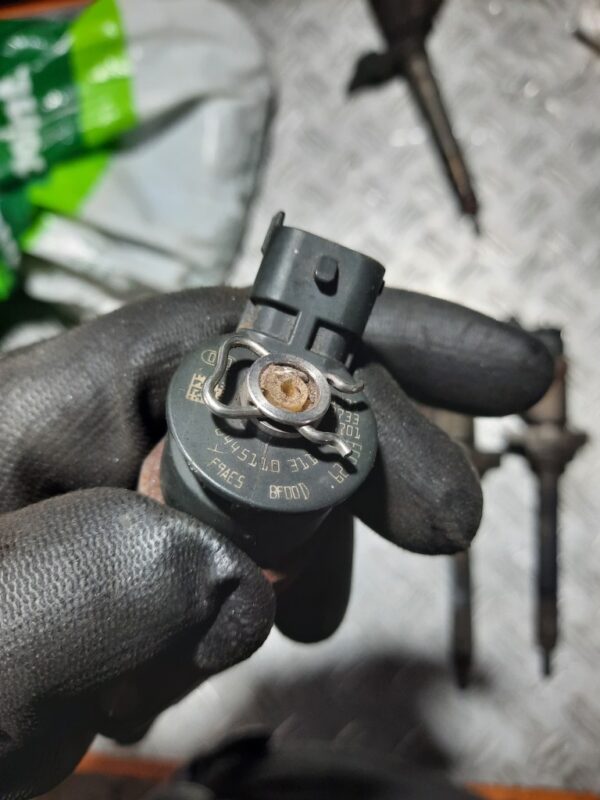Injector Peugeot 308 1.6 HDI cod motor 9HX cod 0445110311