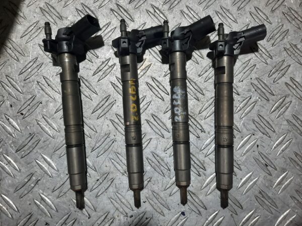 Injector VW Passat 2.0 TDi CBAB cod 03L130277 0445116030