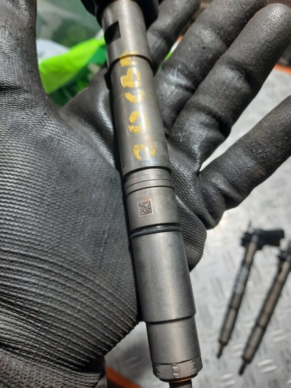 Injector VW Passat 2.0 TDi CBAB cod 03L130277  0445116030