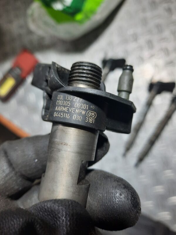 Injector VW Passat 2.0 TDi CBAB cod 03L130277  0445116030