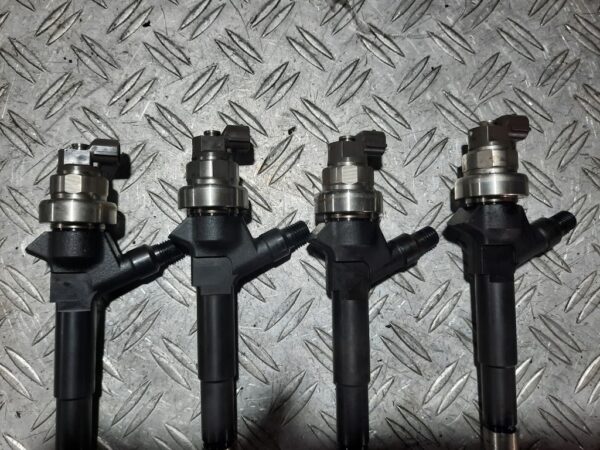 Injector Opel Astra J 1.7 CDTi A17DTS 55567729 O2P23997 Opel Meriva 2