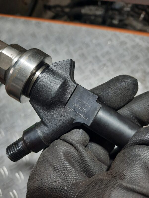 Injector Opel Astra J 1.7 CDTi A17DTS 55567729 O2P23997 Opel Meriva 2
