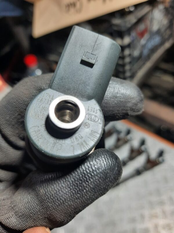 Injector BMW E46 2.0 Diesel cod 0445110080